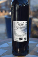 Laden Sie das Bild in den Galerie-Viewer, Cotes du Rhone Villages Sablet Rouge Cuvee Aka Saka - Maison Plantevin