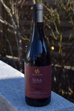 Laden Sie das Bild in den Galerie-Viewer, Syrah Sera Rotwein aus Sizilien Villa Carumè