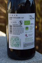 Laden Sie das Bild in den Galerie-Viewer, Syrah Sera Rotwein aus Sizilien Villa Carumè
